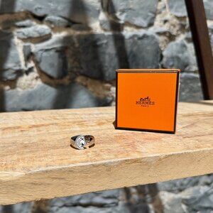 Hermès Carrousel Craie Lacquered Palladium Plated Signet Ring